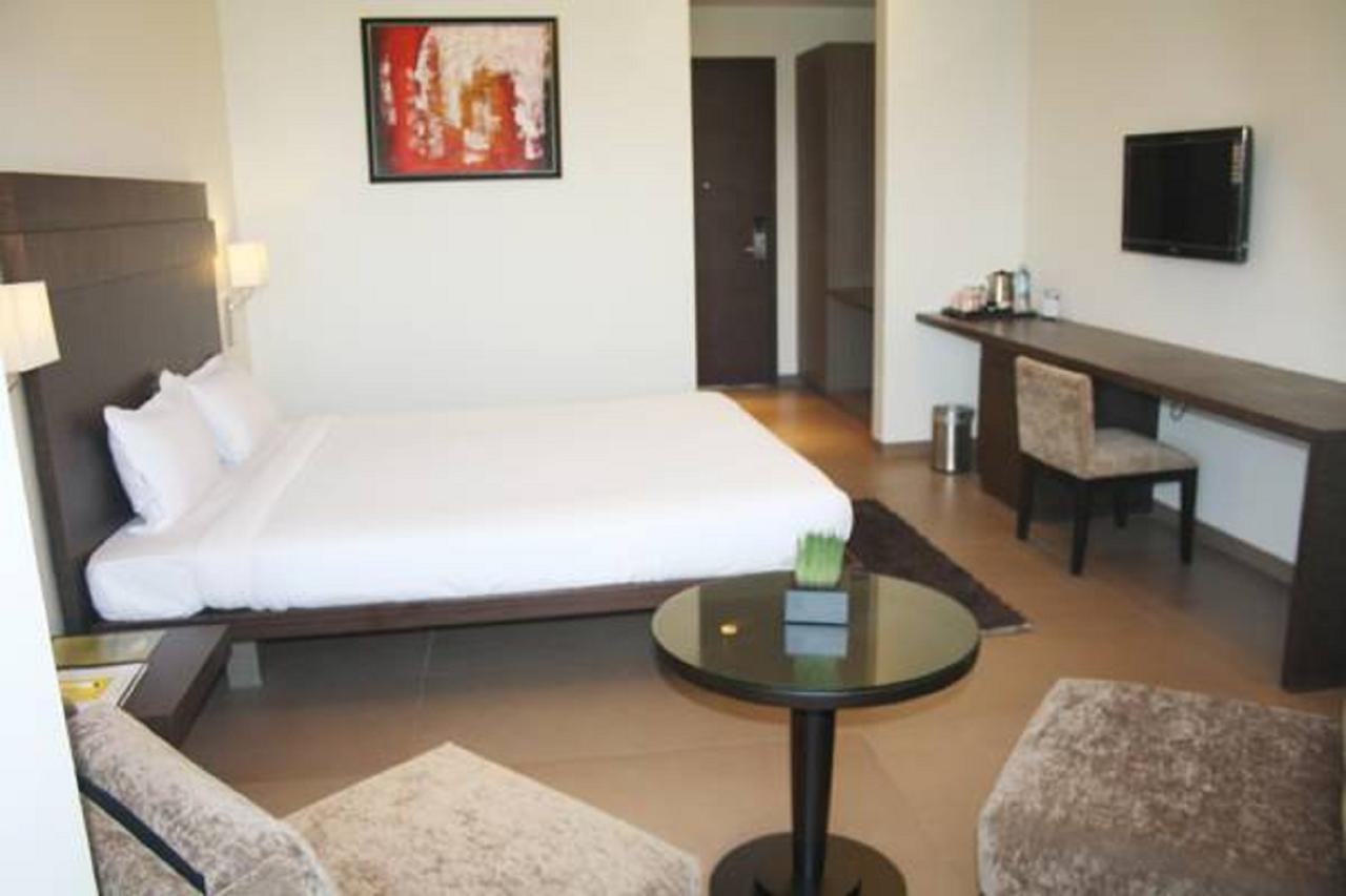 Hotel The Manor - A Boutique Hotel Jorhāt エクステリア 写真